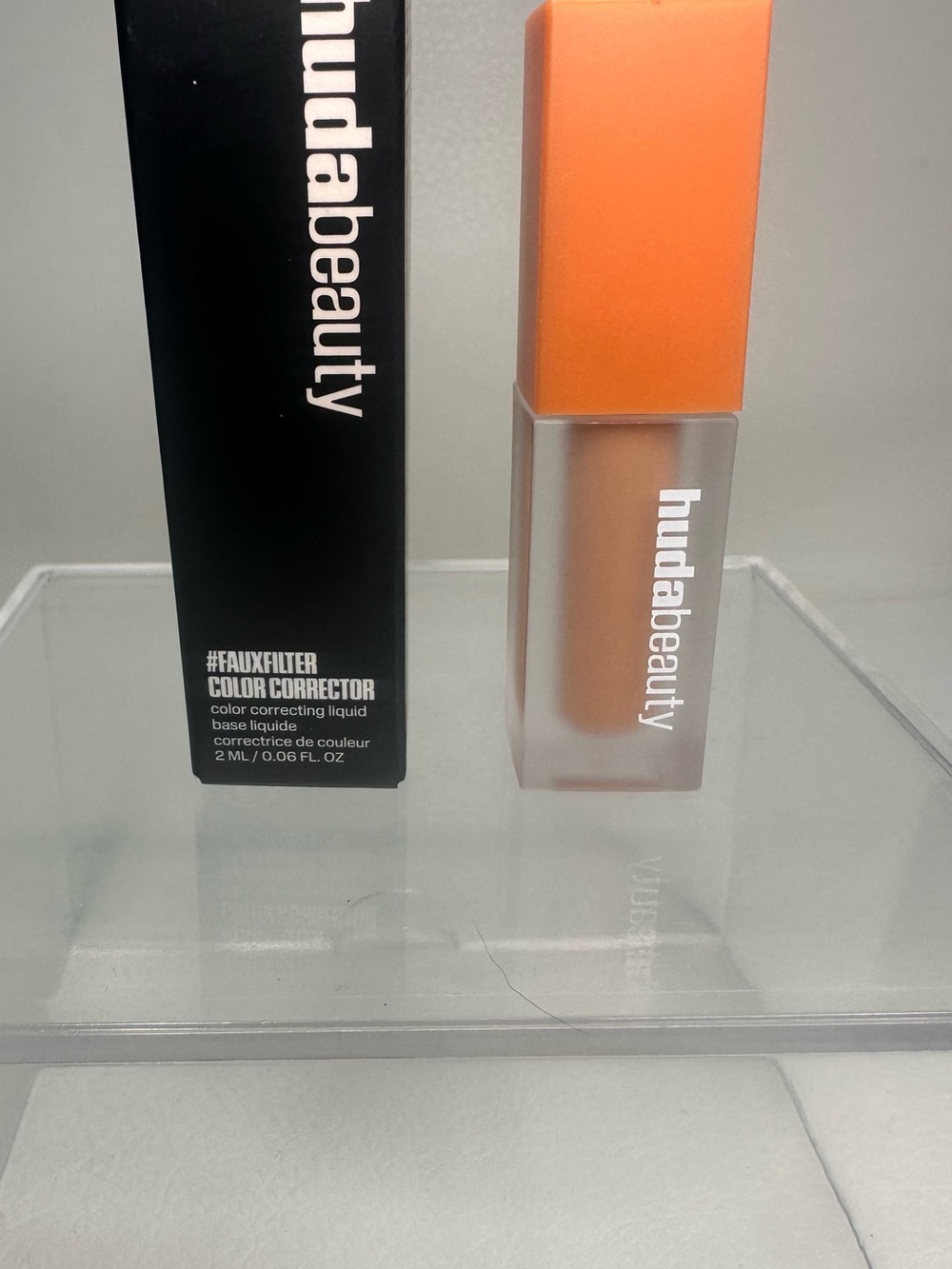HUDA BEAUTY Orange Liquid Color Corrector